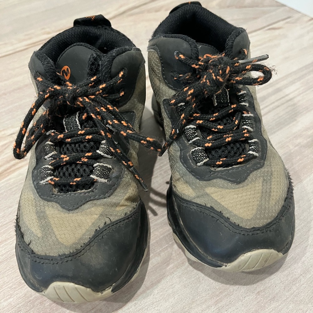 Merrell Kids Shoes in Black and Tan Waterproof Size 11 - Picture 2 of 11